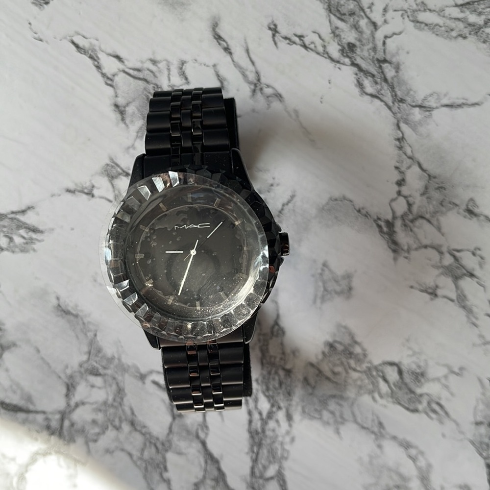 MAC COSMETICS WATCH BLACK ON BLACK NEVER USED THE BATTERY WILL NEED NEW BATTERY